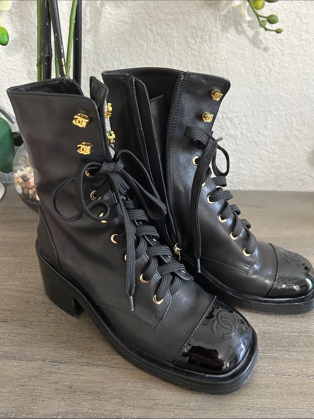 Chanel cc Black Leather Lace-Up Combat Boots with Gold CC Hardware 37 - Picture 2 of 7